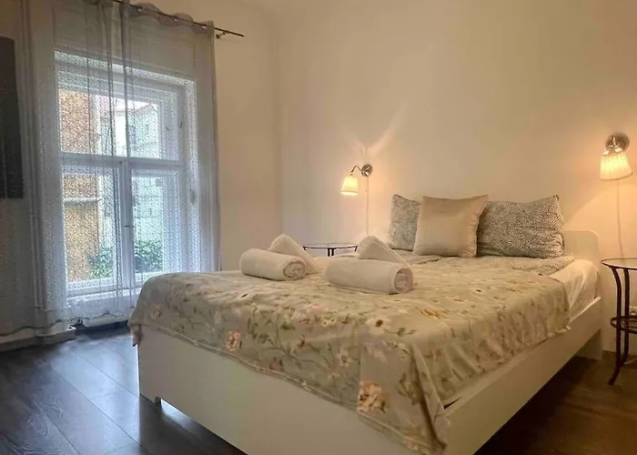 Knezits Spacious Ac Terrace Free Parking