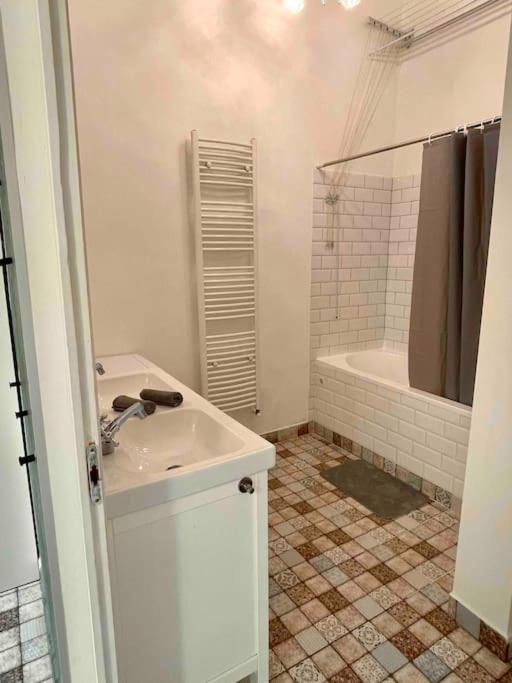 Knezits Spacious Ac Terrace Free Parking
