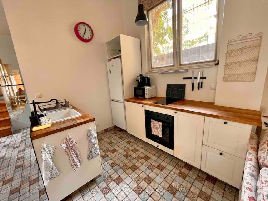 Knezits Spacious Ac Terrace Free Parking Budapest
