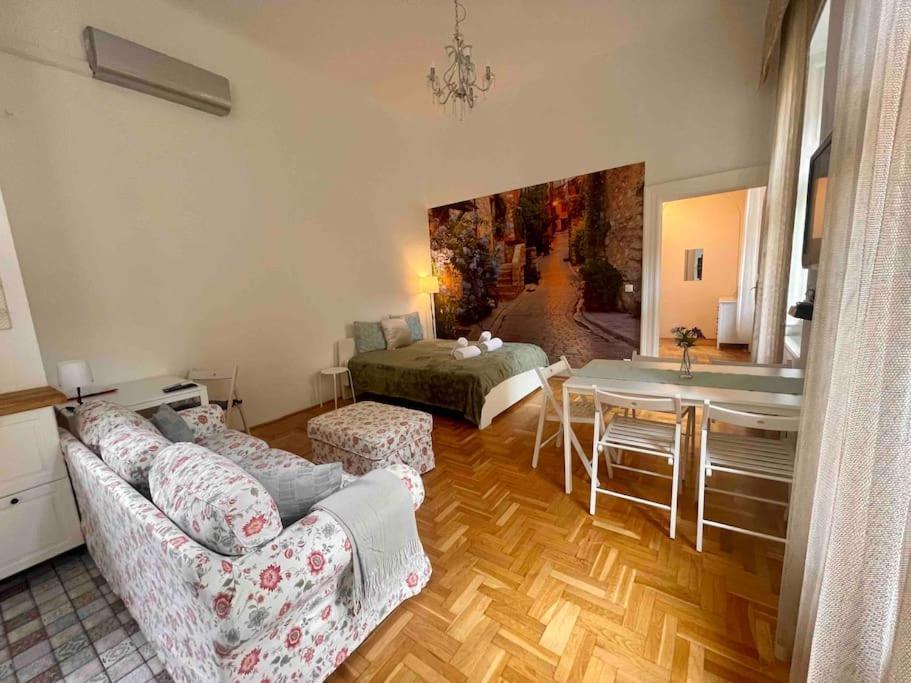 Knezits Spacious Ac Terrace Free Parking