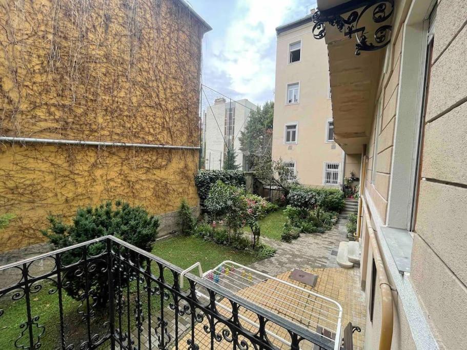 Apartment Knezits Spacious Ac Terrace Free Parking